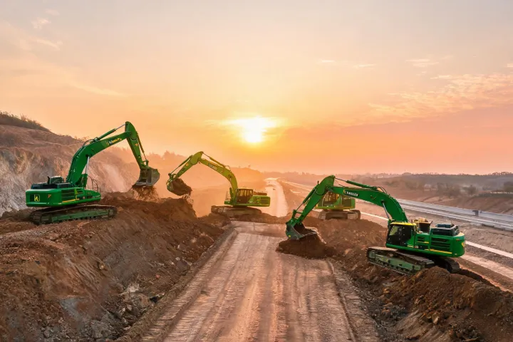 John Deere excavator fleet after commissioning on active cut